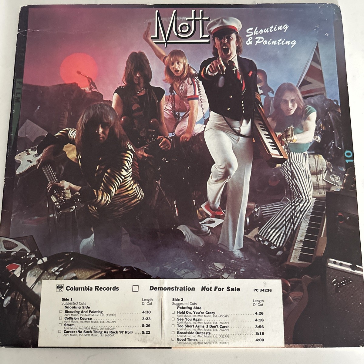 MOTT (THE HOOPLE) - SHOUTING AND POINTING - 12