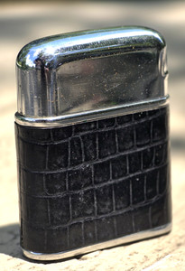 C 1930s-early 1950s Evans Cigarette Lighter "Alligator Skin" U.S. PAT. RE 19023