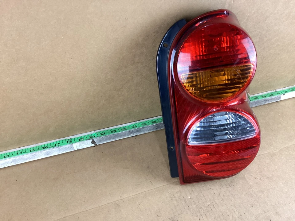 Задний правый задний фонарь в сборе для Jeep Liberty 2002 - 2004 годов выпуска - Изображение 4 из 4