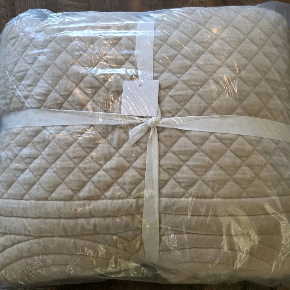 Pottery Barn Velvet Heirloom Quilt Oatmeal Full Queen Handcrafted Quilt - Image 4 of 4