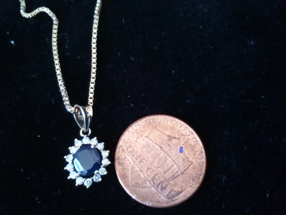 Juego de pendientes y colgantes de zafiro/diamante de oro amarillo de 12k Foto 4 de 4