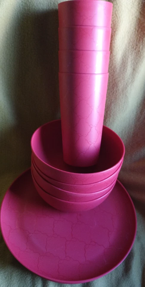 12 pcs Mainstays Plastic Dinner Plates,Cereal Bowls &Tumblers Etched bow red - Image 2 of 4