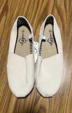 Sole Mates Women’s Canvas Slip-On Flats Size 8/9 Cream Casual Comfort Shoes