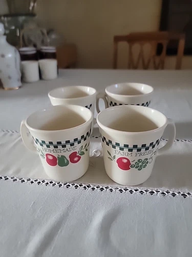 Set of 4 Vintage Corelle Corning FARM FRESH Coffee Mugs Retired Apples