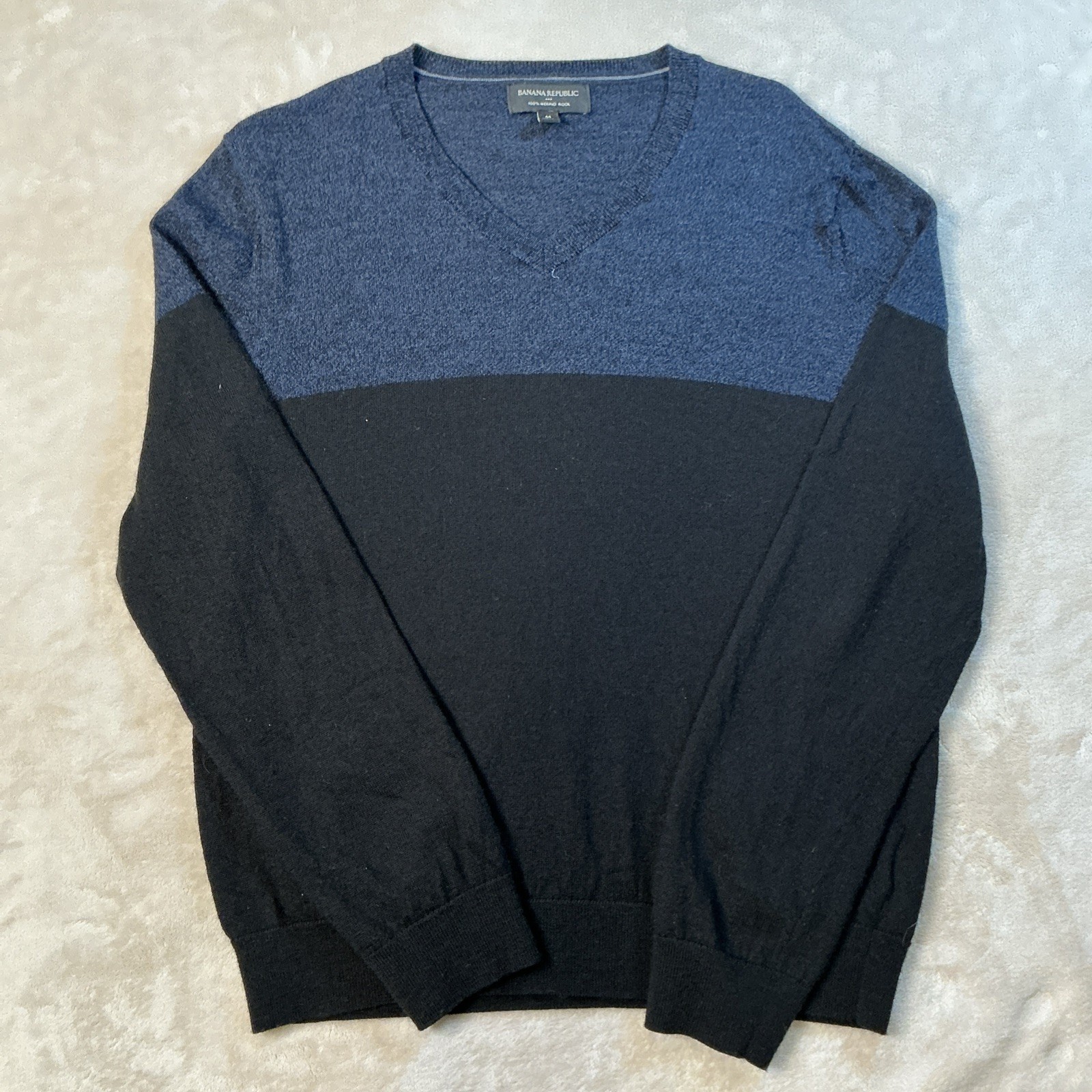 Banana Republic Men's 100% Merino Wool V-Neck Sweater Medium Blue Black