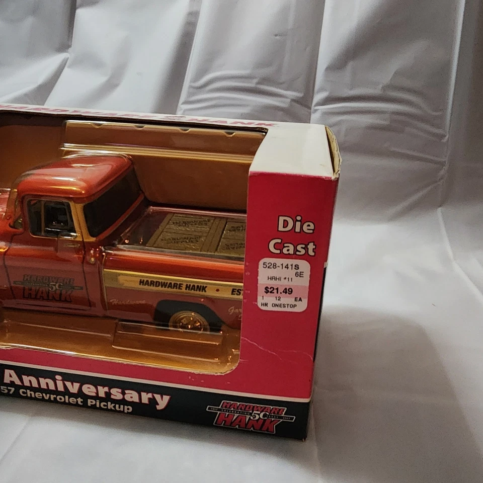Camioneta Chevy Hank 1957 Spec Cast Hardware - 50 aniversario - escala 1/25 - nueva Foto 3 de 4