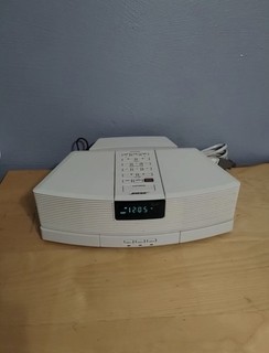Bose Wave Radio White AWRC 1P Music System AM/FM & Pedestal With Remote