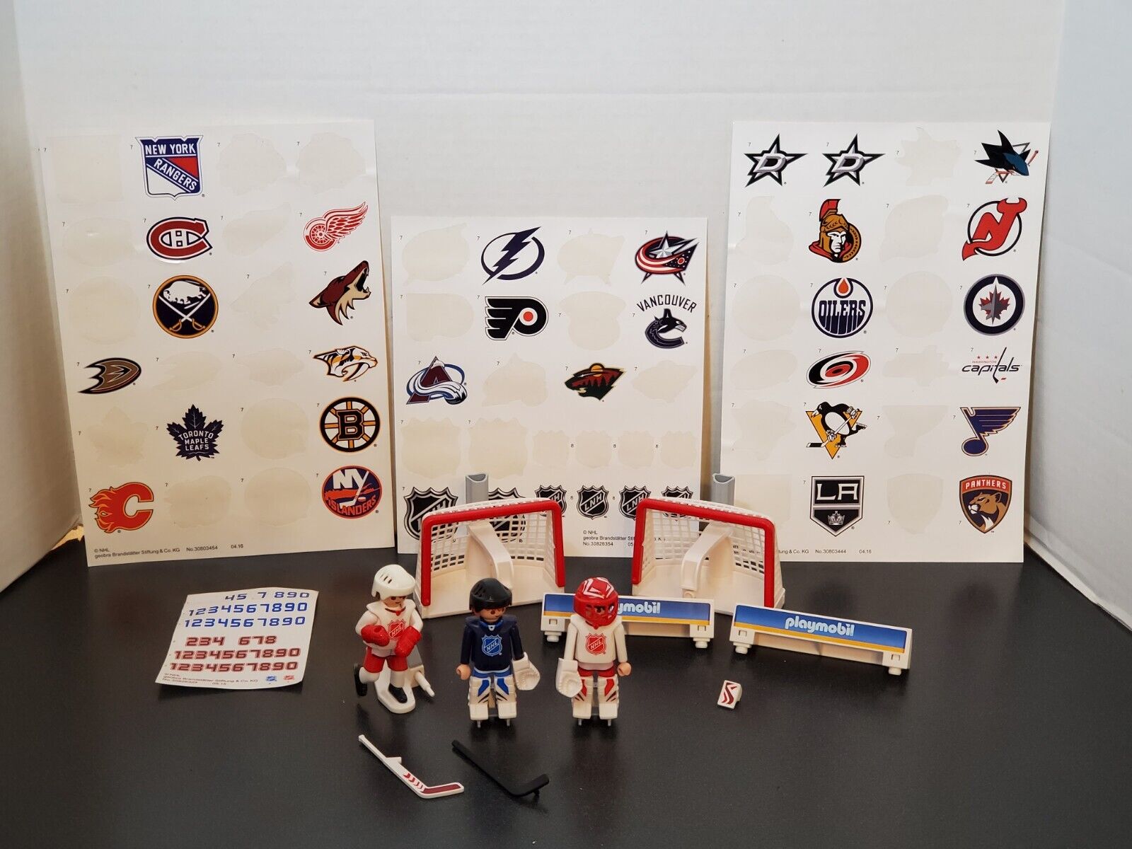 Playmobil Hockey Rink Ice Arena NHL 5068 - 3 Players Sticks Nets