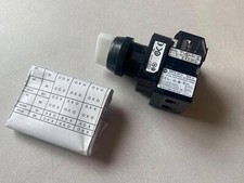 New Allen Bradley 800HC-2HRWH2KB6AX 30mm Selector Switch 2-Position Illuminated