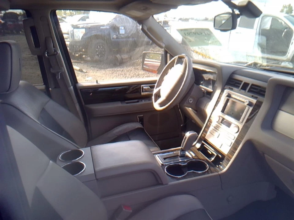 Used Left Qtr Window Regulator Rear fits: 2010 Lincoln Navigator Left Grade A - Image 4 of 4