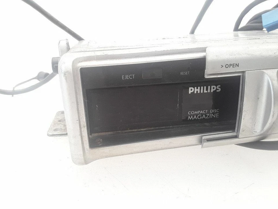 Mazda 626 Saloon 1999 LHD 1.8i 74kw Cd Changer 22RC02750B - Image 2 of 4