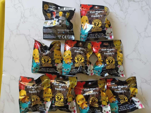 FNaF Five Nights at Freddy's Funko 9 Mystery Mini Plushies Unopen Plus Display