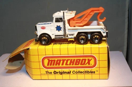 #61 Peterbilt Tow Truck Matchbox Lesney Made in Macau Mint in Box