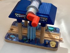 Thomas Friends Wooden Train SODOR ENGINE WASH with Sounds Batteries not included
