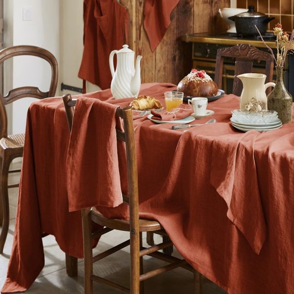 Nappe rectangle 170x250 cm lin français paprika pour sublimer vos dîners de famille