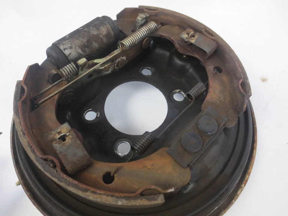 2004 Kawasaki Mule 3010 GAS Usado OEM Painel de Placa de Apoio de Freio Traseiro Direito - Imagem 2 de 3