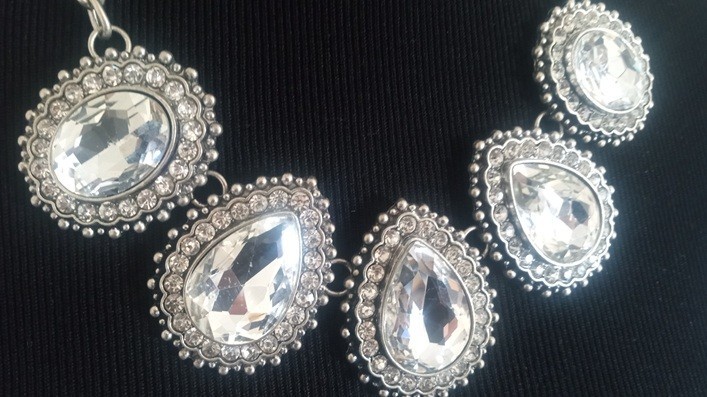 Adjustable Rhinestone and Glass Statement Necklac… - image 14