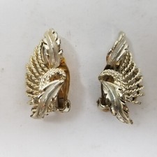 Vintage Judy Lee Leaf Textured Clip On Earrings Matte