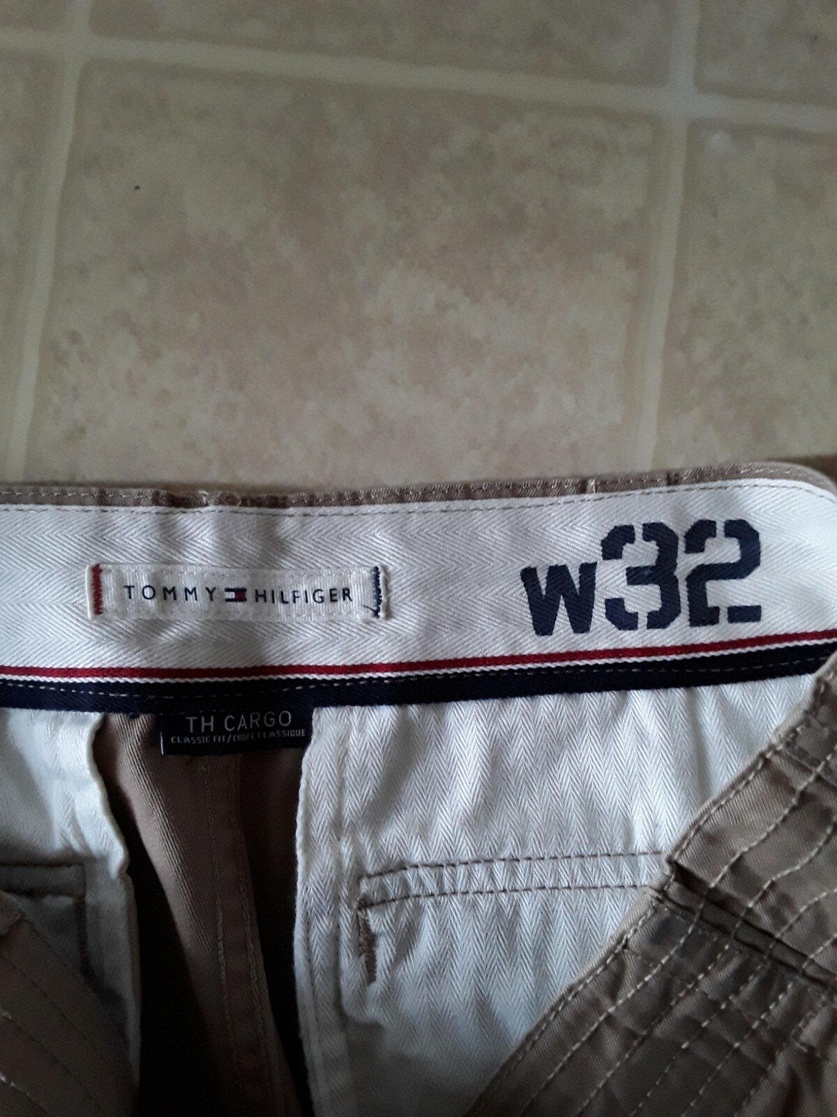 Mens Tommy Hilfiger Cargo Shorts Beige size 32 Gem