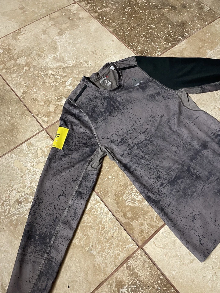 Camisa Reebok Combat x UFC Manga Larga Rashguard Para Hombre M Foto 2 de 4