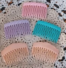 VINTAGE LOT OF 5 HAIR COMBS MADE IN HONG KONG ACRYLIC/LUCITE NO BROKEN TEETH