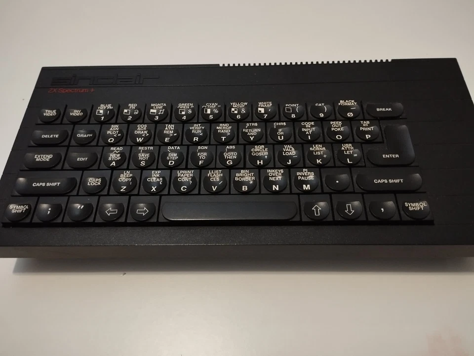 SINCLAIR ZX SPECTRUM PLUS 48K + JOYSTICK INTERFACE + ITALIAN CASSETTES - Imagen 2 de 4