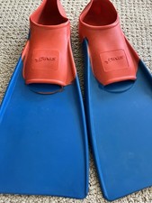 New Finis Long Floating Red And Blue Swim Flippers Fins Size US 5-7 Euro 37-39