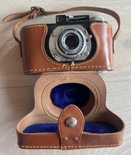 Argus A2B Fixed Focused Camera w/f4.5 Lens  Extinction Meter and Case. VG cond.