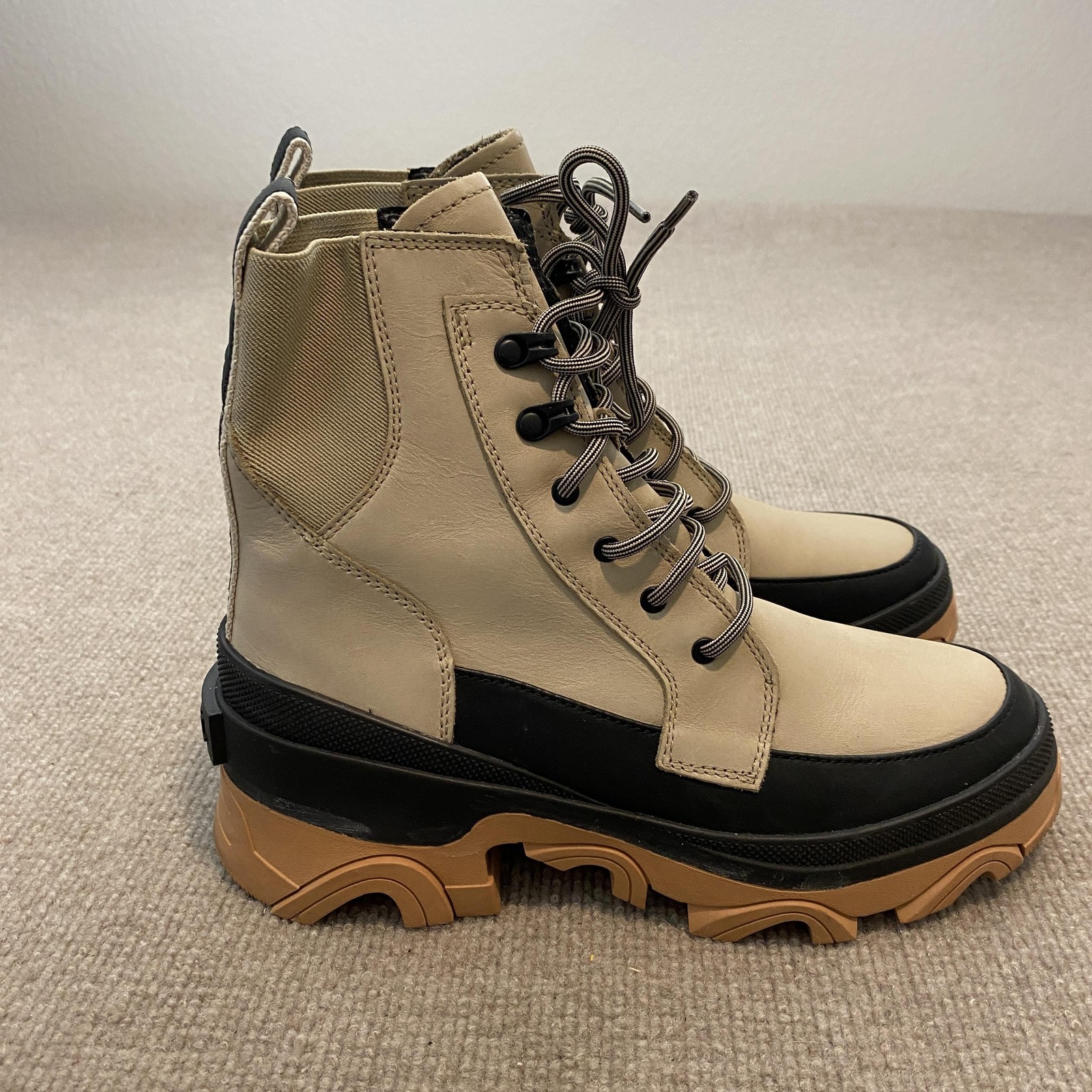 Sorel Snow Boots Womens Size 7.5 Beige Leather Ankle Lace Up Lug Sole NL4305-251-image