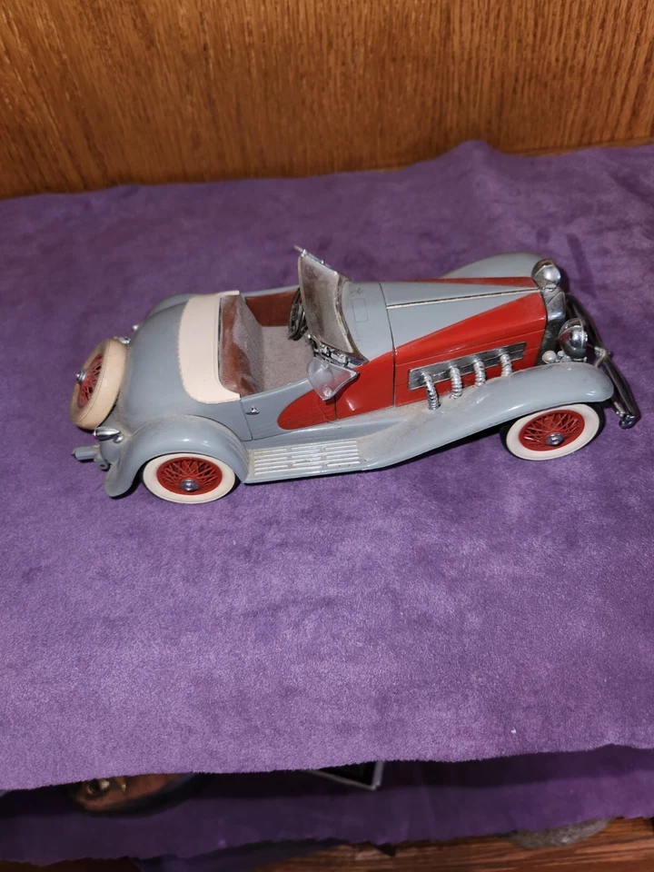DANBURY MINT 1935 DUESENBERG SSJ SPEEDSTER 1:24 *GREY & RED IN BOX - NO PAPERS - Image 2 of 4