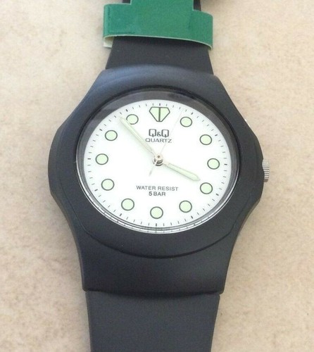 Q&Q by Citizens Men's Black Watch Round White Dial Unique Glow Hours New Vintage - Picture 2 of 3