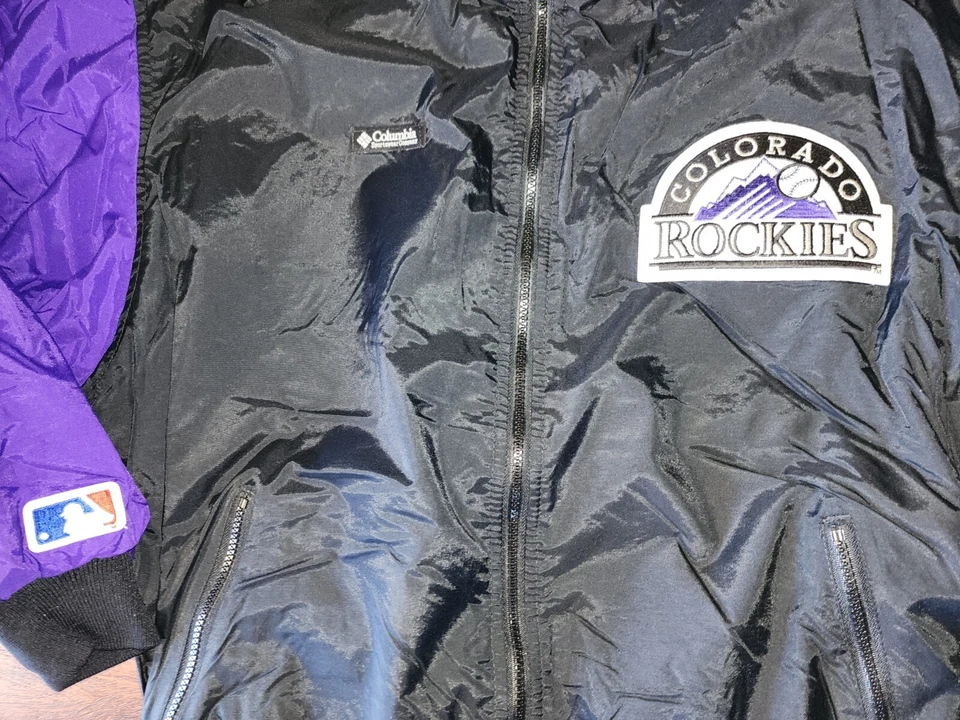 ВИНТАЖНЫЙ COLUMBIA MLB COLORADO ROCKIES ДВУСТОРОННЯЯ КУРТКА СРЕДНИЙ, ОН ИМЕЕТ ЖЕЛТЫЕ ПЯТНА  - Изображение 2 из 4