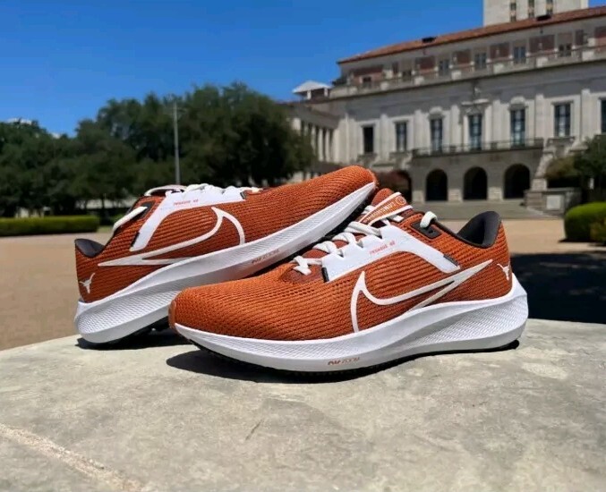 Texas Longhorns Nike Air Zoom Pegasus 40 Mens Size 15 Shoes Orange