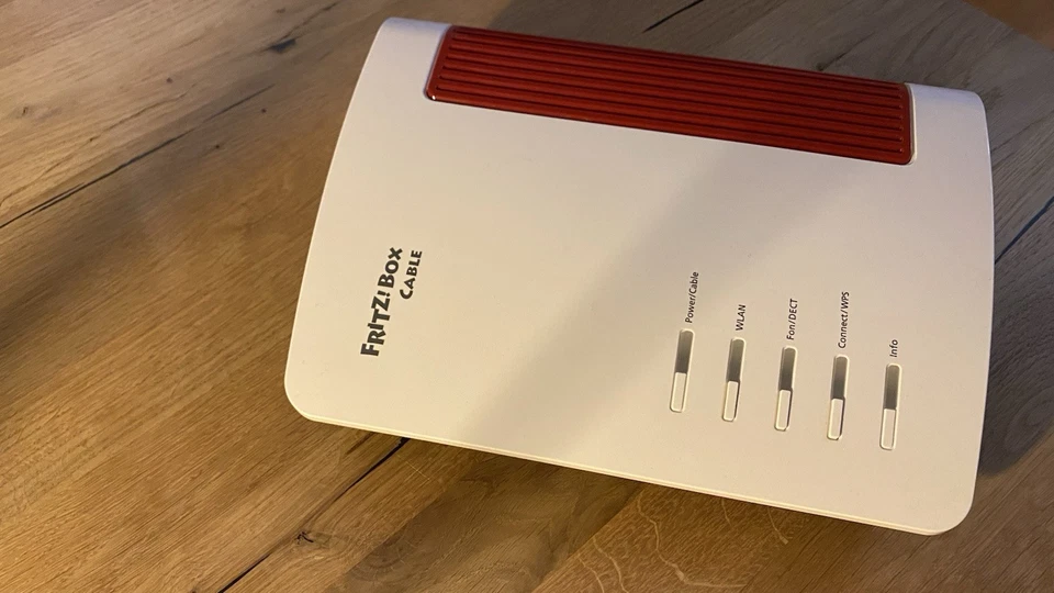 AVM FRITZ!Box 6660 Cable WLAN-Router mit integriertem Kabelmodem - Weiß