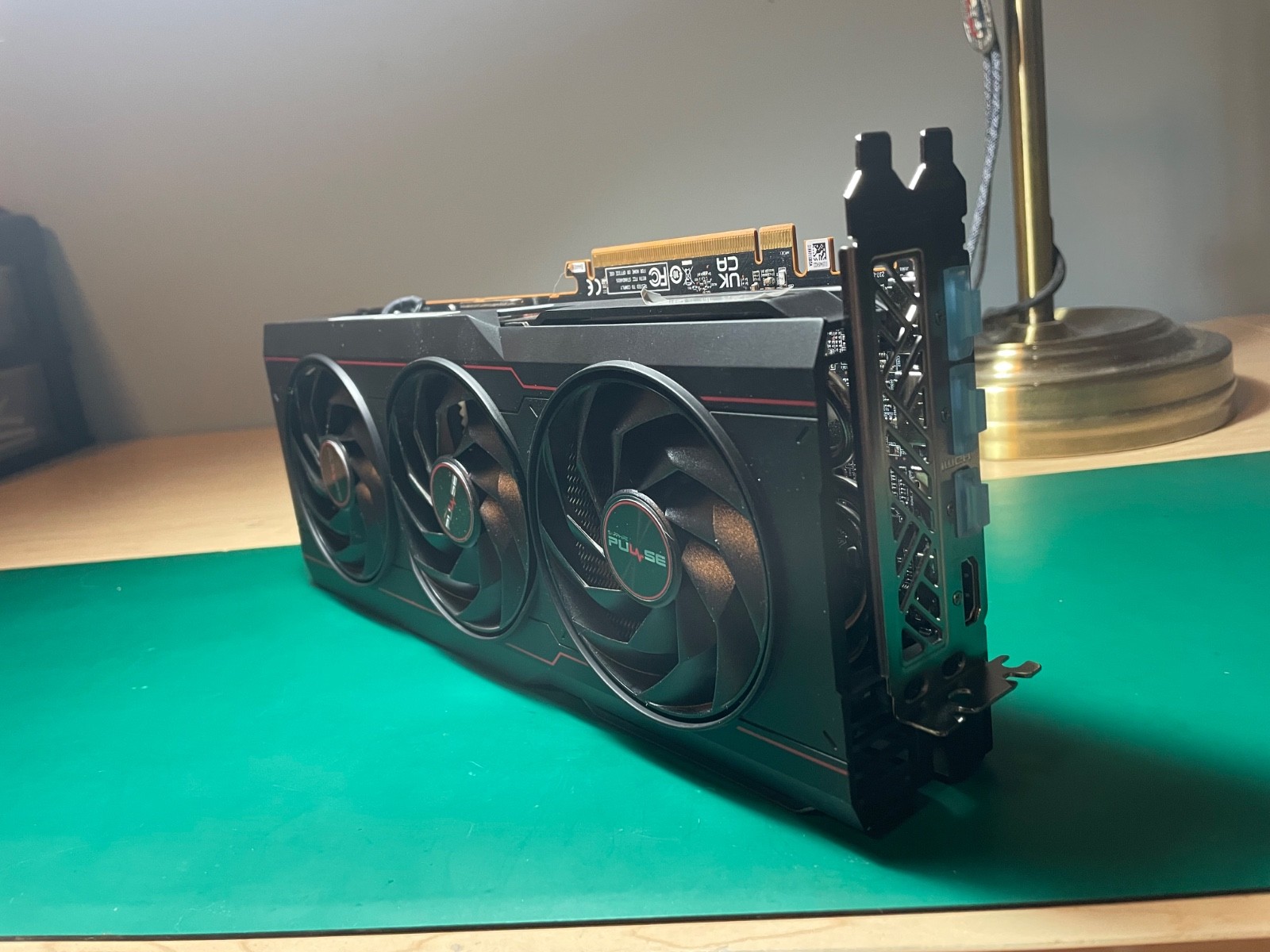 Drug Card Design Sapphire 11323-02-20G Pulse AMD Radeon RX 7900 XT Gaming Graphics Card ...