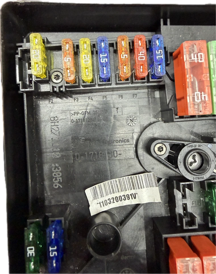 Módulo de control de relé de caja de fusibles Volkswagen Passat 2012-2018 1K0 937 125 D OEM Foto 2 de 4