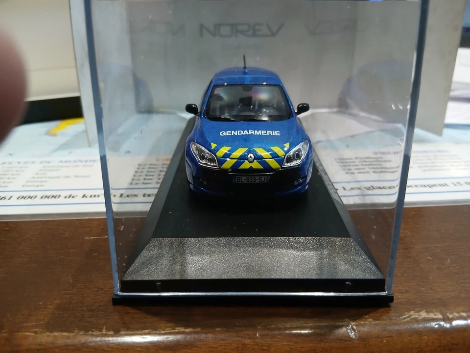 Voiture miniature renault megane rs gendarmerie norev 1/43 - Photo 2/4