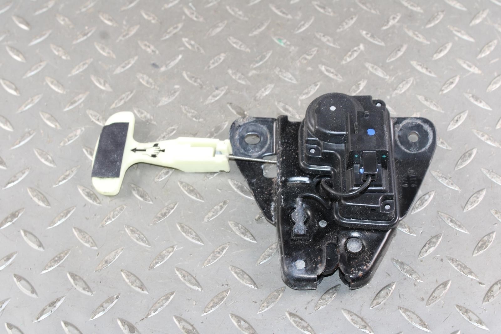 Maserati Ghibli 2014-2020 Rear Trunk emergency release