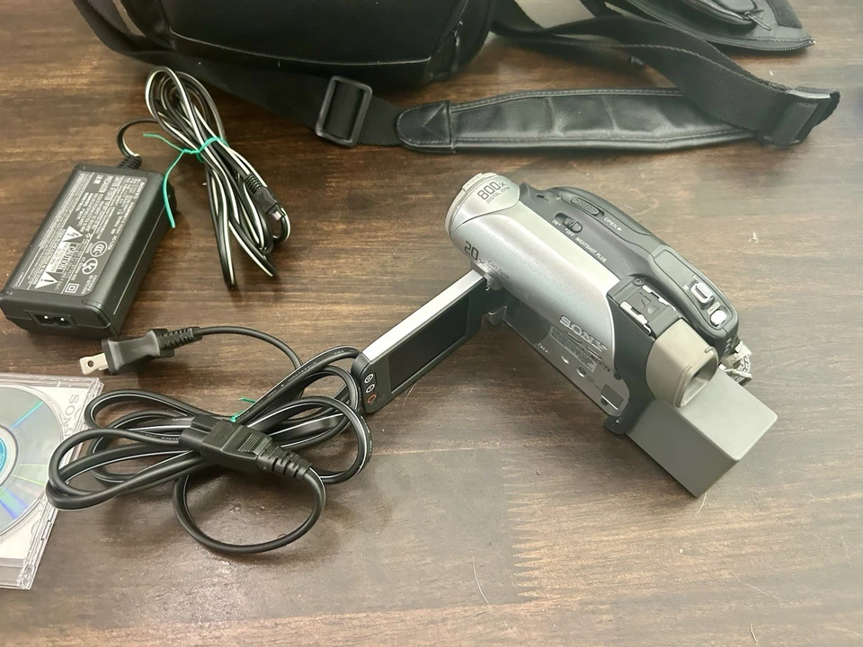 Sony Handycam DCR-DVD92 DVD-R Camcorder Tested Working Battery Cords Case - Image 3 of 4