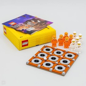 6533583 LEGO Tic Tac Toe Game Set with 10 Classic Spaceman Minifigures VIP, NEW!
