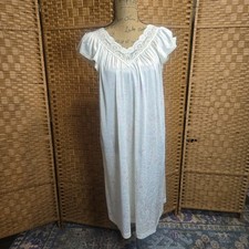 Vanity fair white floral short sleeve nightgown