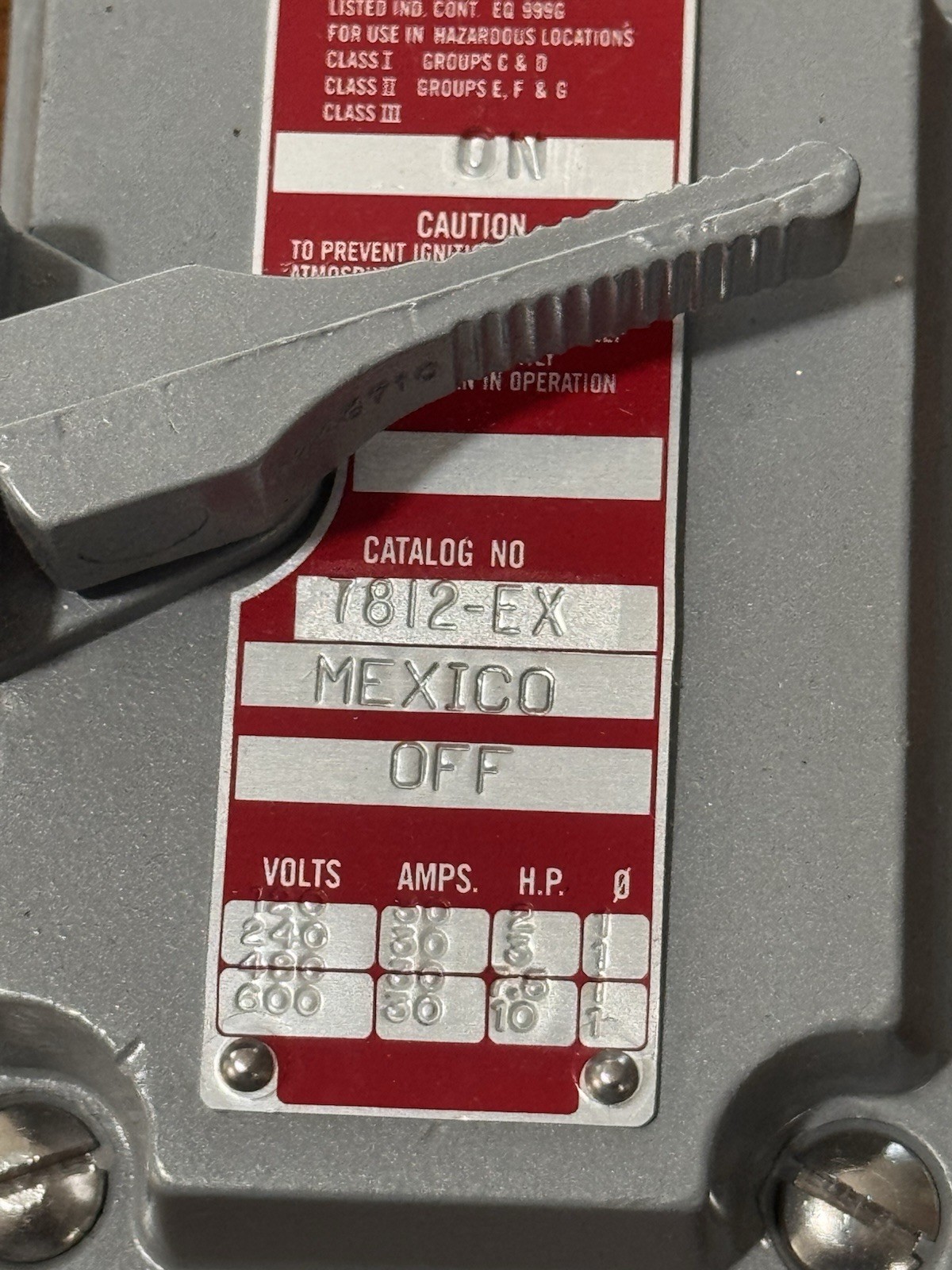 LEGRAND Pass and Seymour MANUAL CONTROLLER 7812-EX 30A 600vs