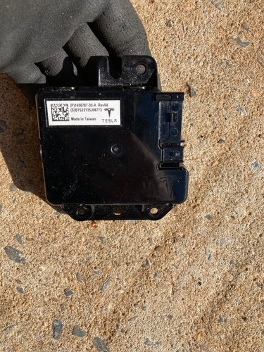 Tesla Model 3 & Y USB Hub Center Console Module 2017-2023 1656787-30-A Rev04