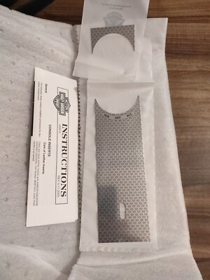 1x Genuine Harley Davidson 94-07 FLHR  BAR& SHIELD Console Insert 71120-05 (K18)