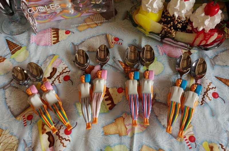 Case of 100 sets of CUDDLES. Fun Novelty Dessert Spoons, Couples Cuddling.