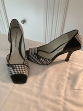 BCBG MAXAZRIA Black and white Stiletto Size 8