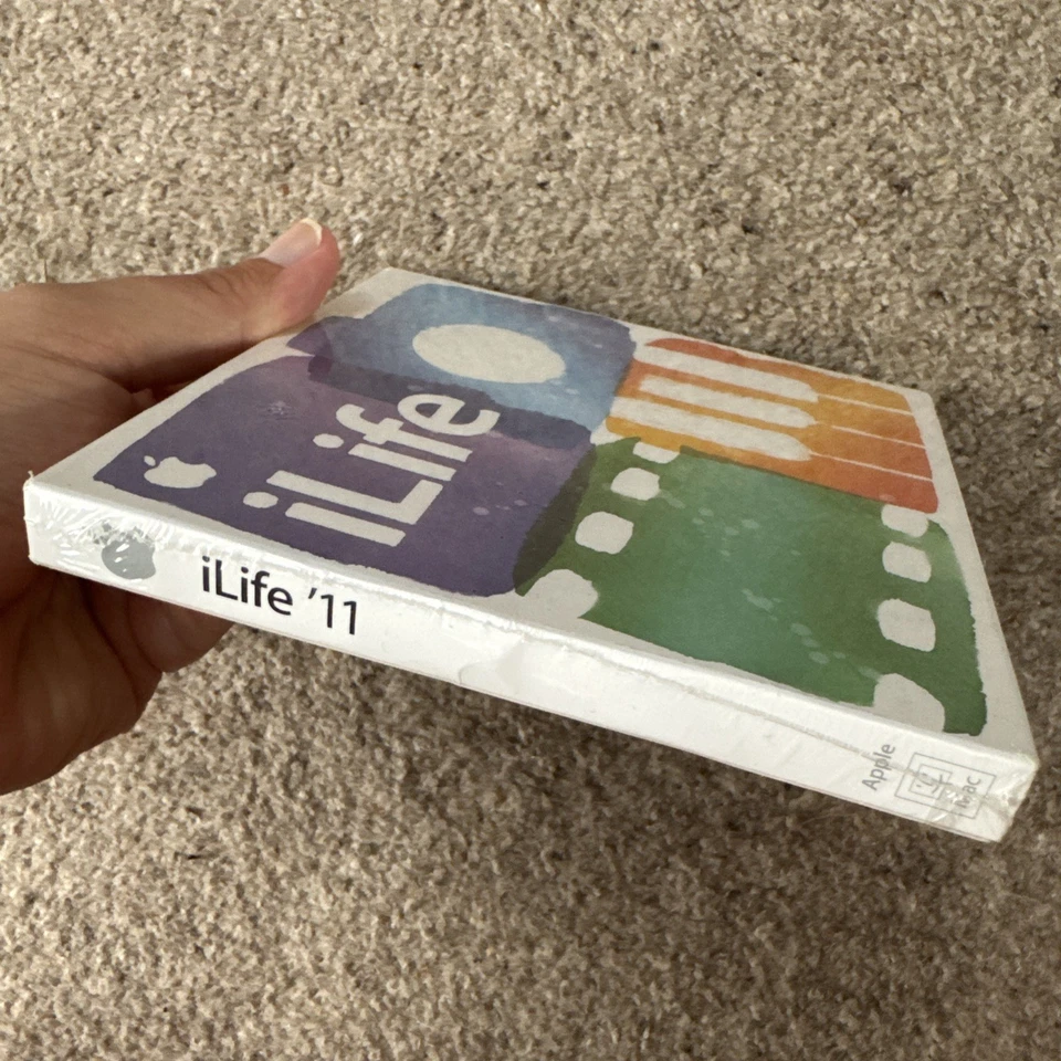 Apple iLife '11  Software Retail (MC623Z/A) iPhoto 11 iMovie 11 GarageBand 11 - Image 3 of 3