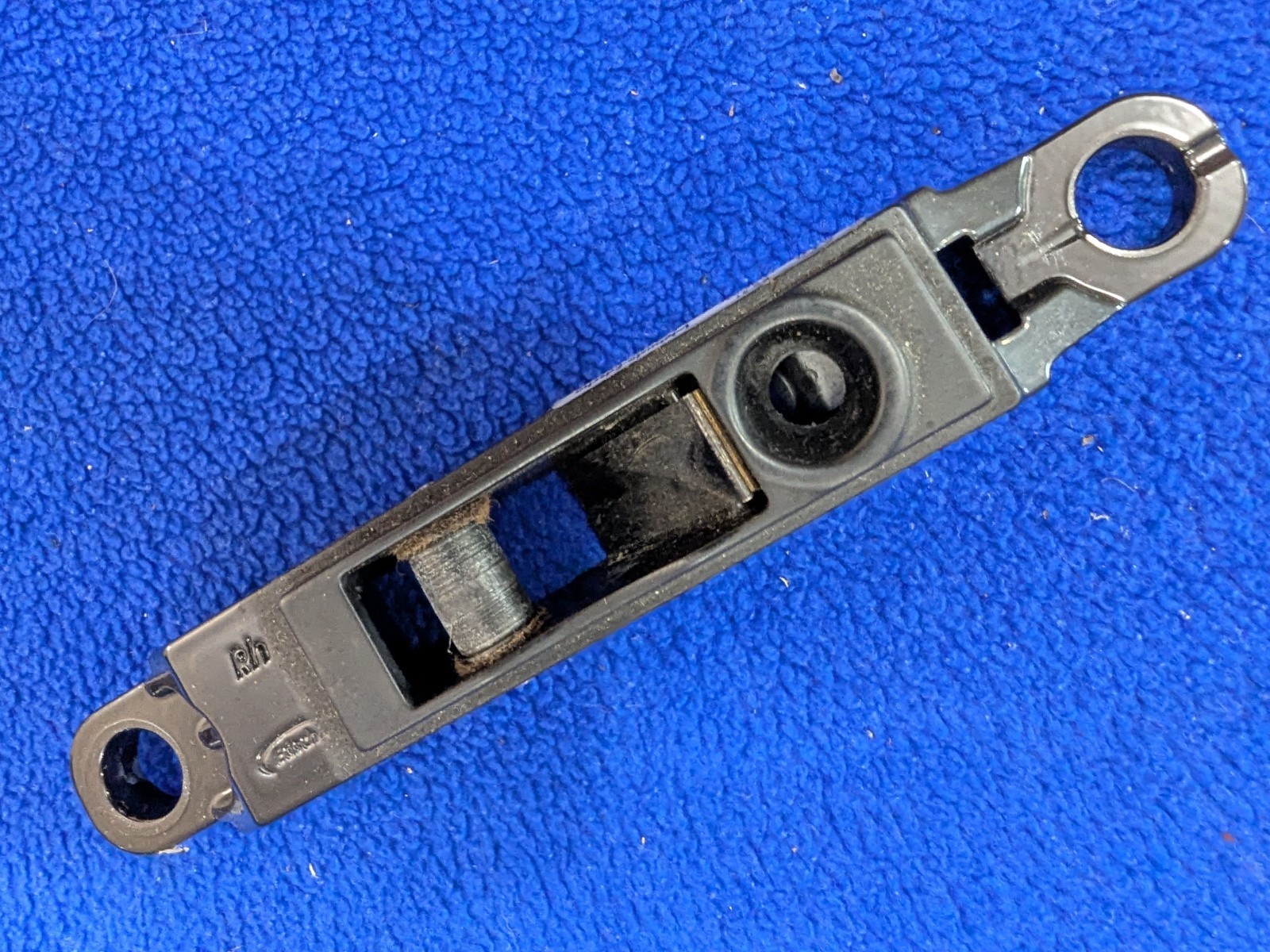 Maserati GranTurismo 2010-2019 Front Right Convertible top latch