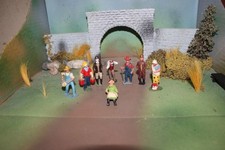 VERY NICE ORIGINAL CIVILIAN/FARM FIGURES LOT OF 8-ENGLAND