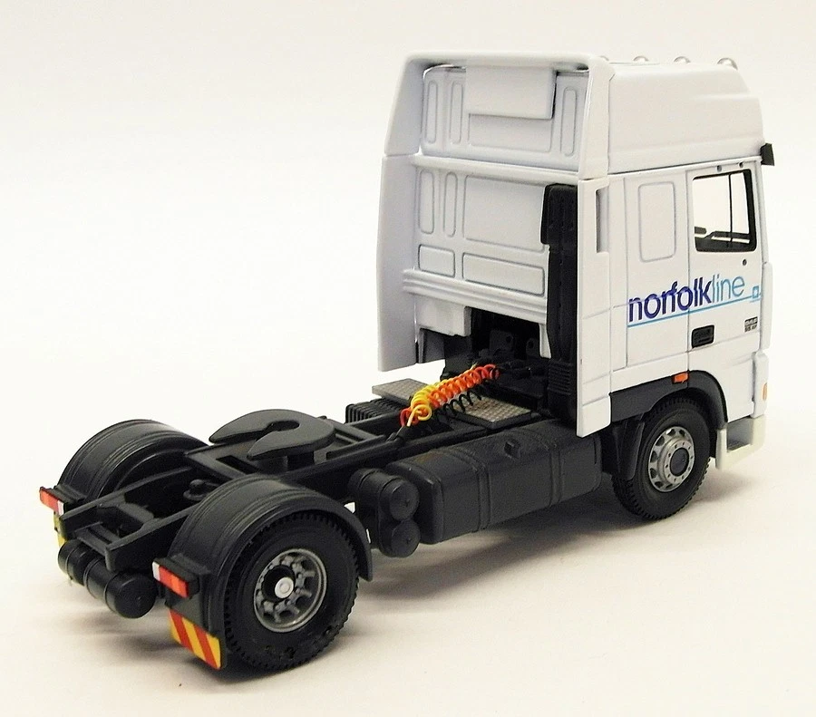 Corgi 1/50 Scale CC99129 - DAF XF Super Space Cab Curtainside & Fridge - Image 4 of 4